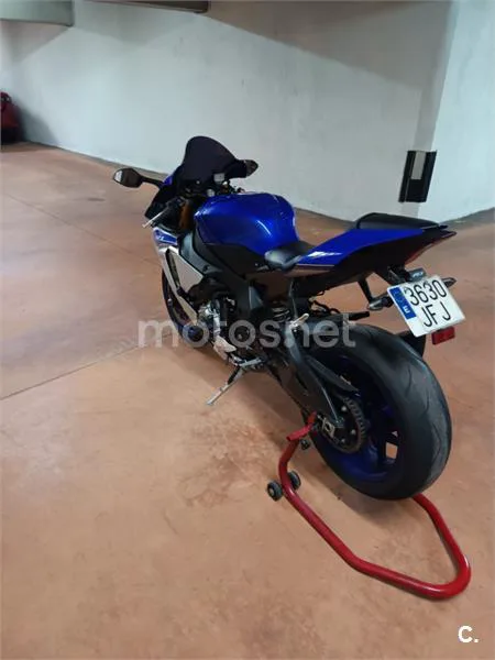 Yamaha YZF-R1 - Vista 8