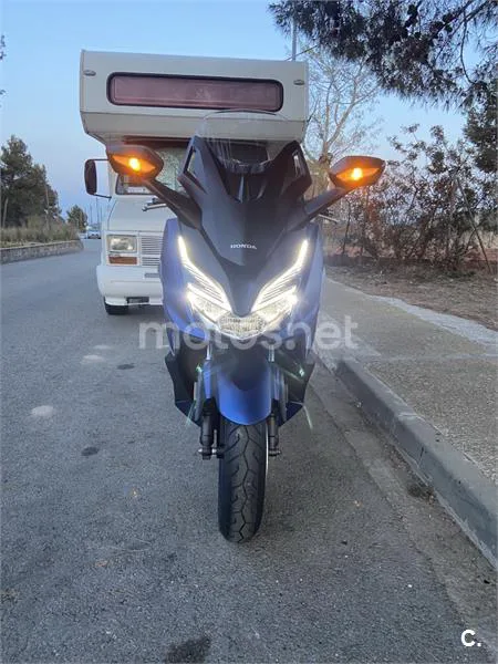 Honda Forza 350 - Vista 4
