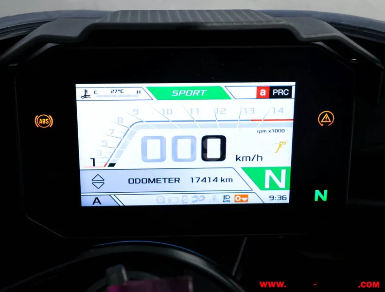 Aprilia RSV4 - Vista 8