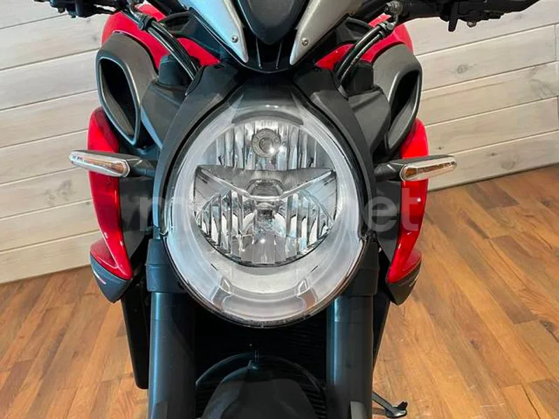 MV Agusta Dragster 800 - Vista 10