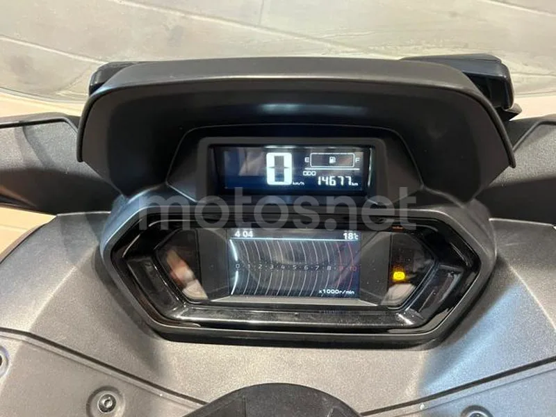 Yamaha XMAX 300 - Vista 13