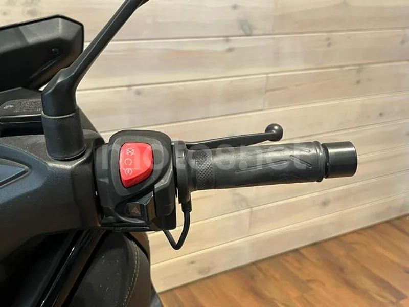 Yamaha XMAX 300 - Vista 14