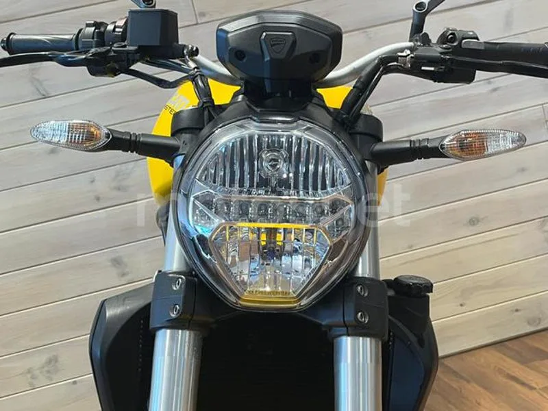 Ducati Monster 821 - Vista 10