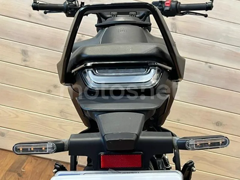 Husqvarna Svartpilen 401 - Vista 6