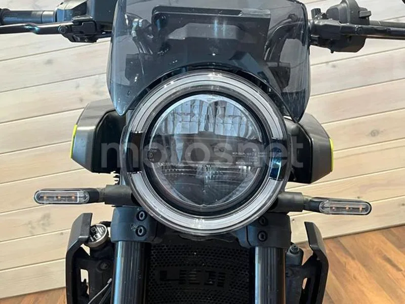 Husqvarna Svartpilen 401 - Vista 10