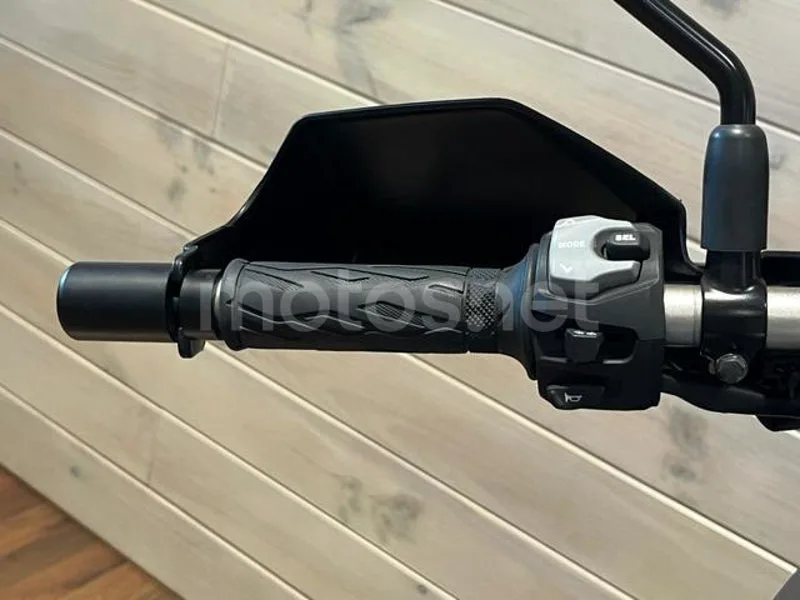 Suzuki V-Strom 650 - Vista 12