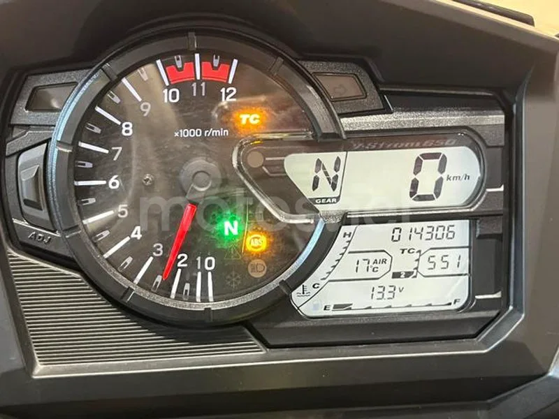 Suzuki V-Strom 650 - Vista 13