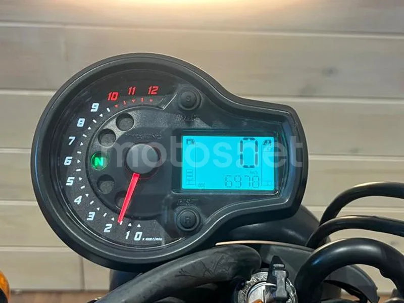 Hyosung Aquila GV 125 - Vista 13