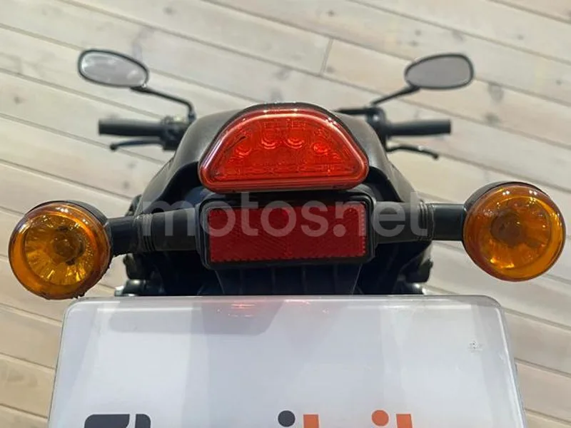 Hyosung Aquila GV 125 - Vista 6