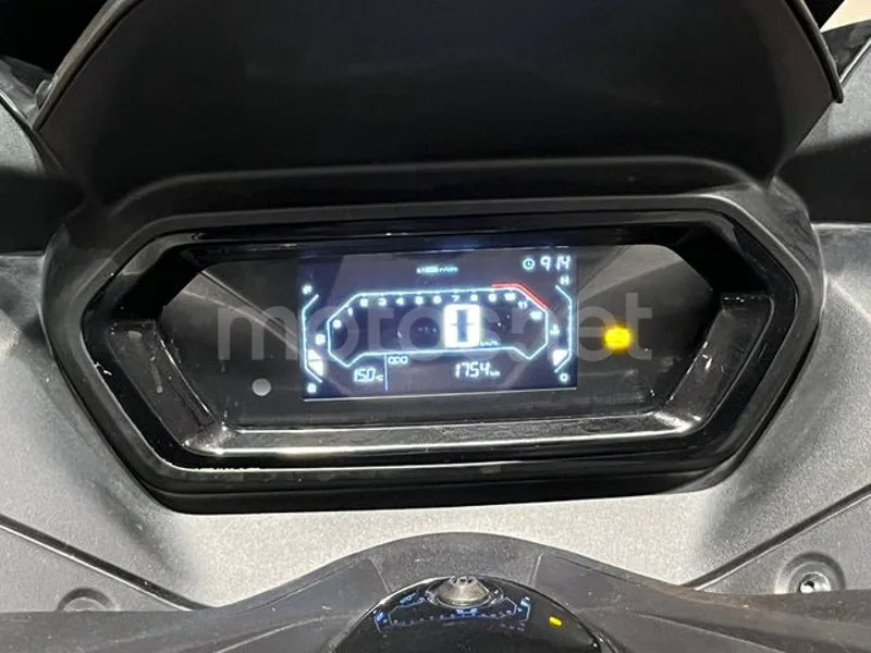 Yamaha XMAX 300 - Vista 13