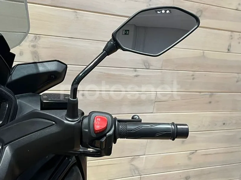 Yamaha XMAX 300 - Vista 15