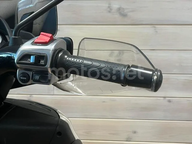 Piaggio MP3 - Vista 14