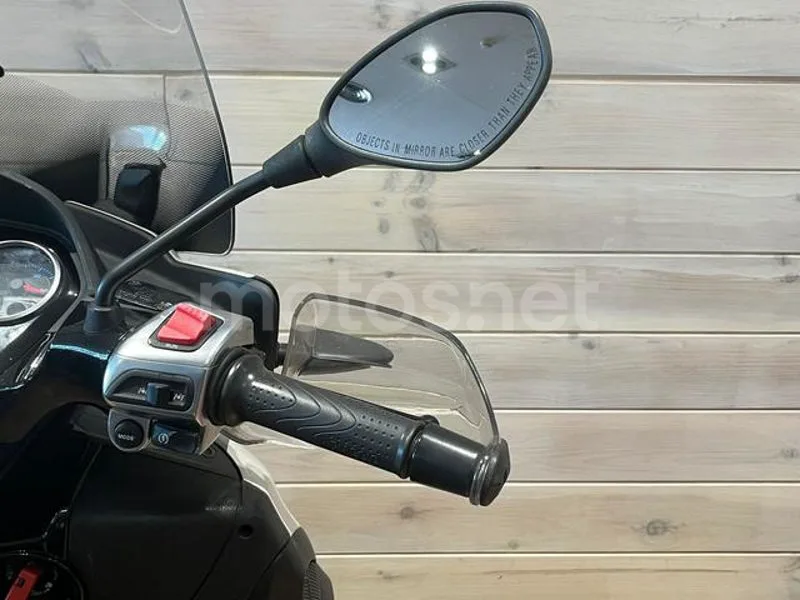 Piaggio MP3 - Vista 15