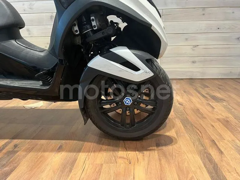Piaggio MP3 - Vista 9