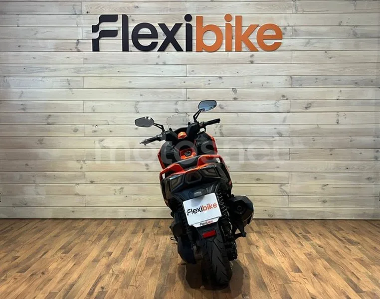 Kymco DTX 350 - Vista 5