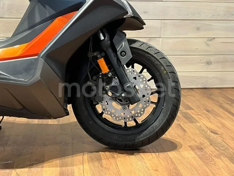Kymco DTX 350 - Vista 9