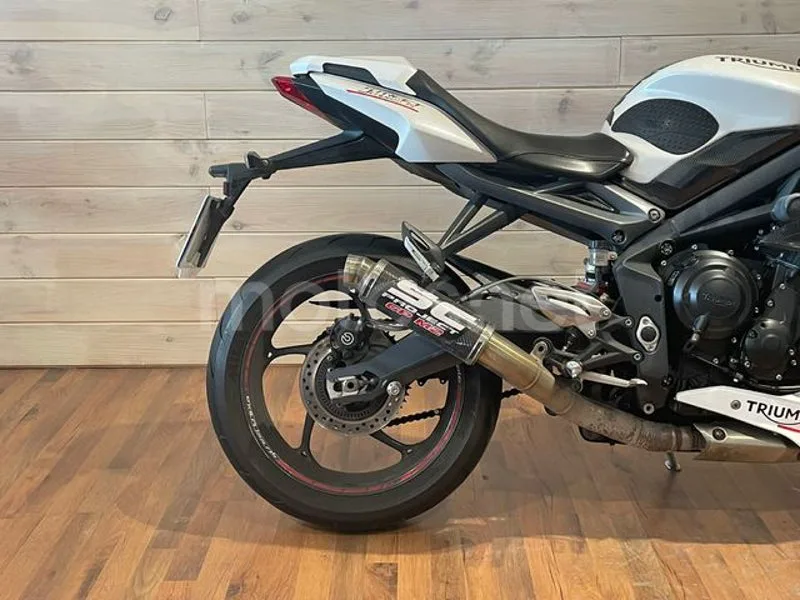 Triumph Street Triple - Vista 7