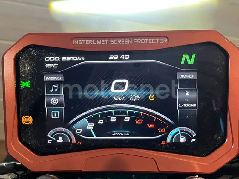 CFMOTO 450NK - Vista 12