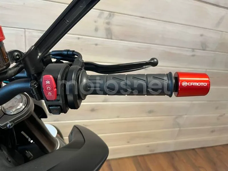 CFMOTO 450NK - Vista 13