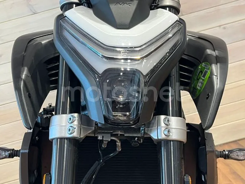 CFMOTO 450NK - Vista 9