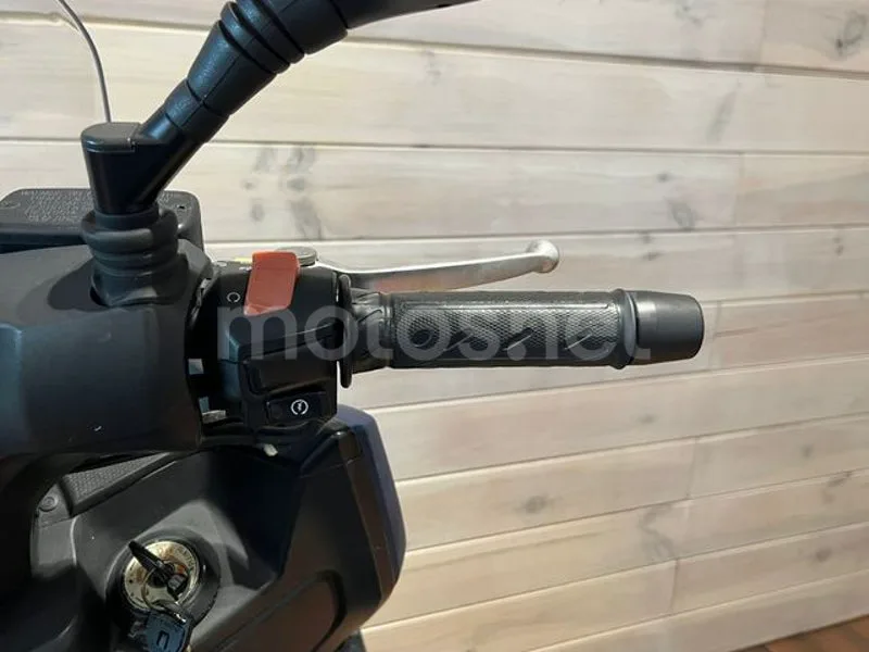 Kymco X-Town CT 300 - Vista 14