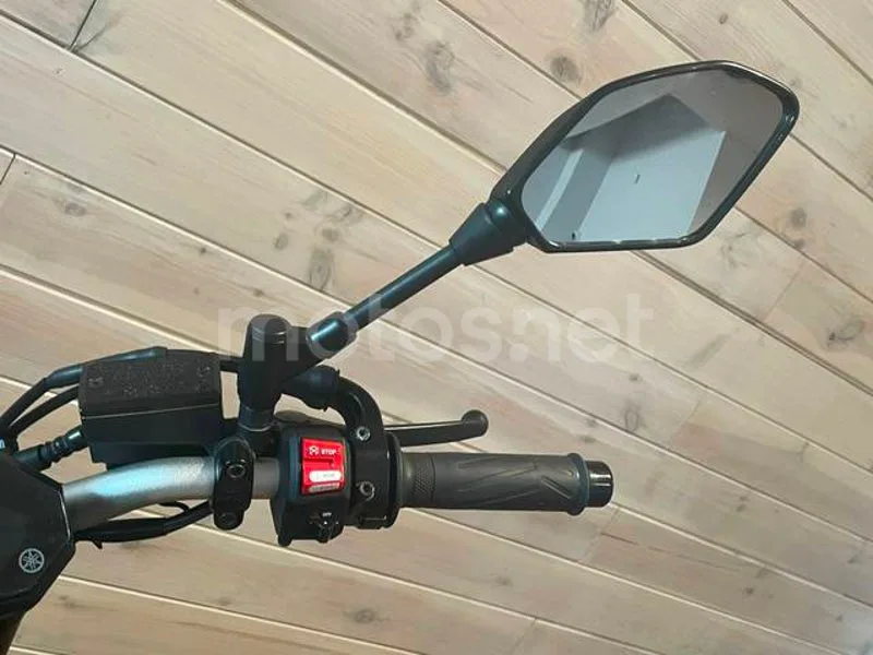 Yamaha MT-07 - Vista 15