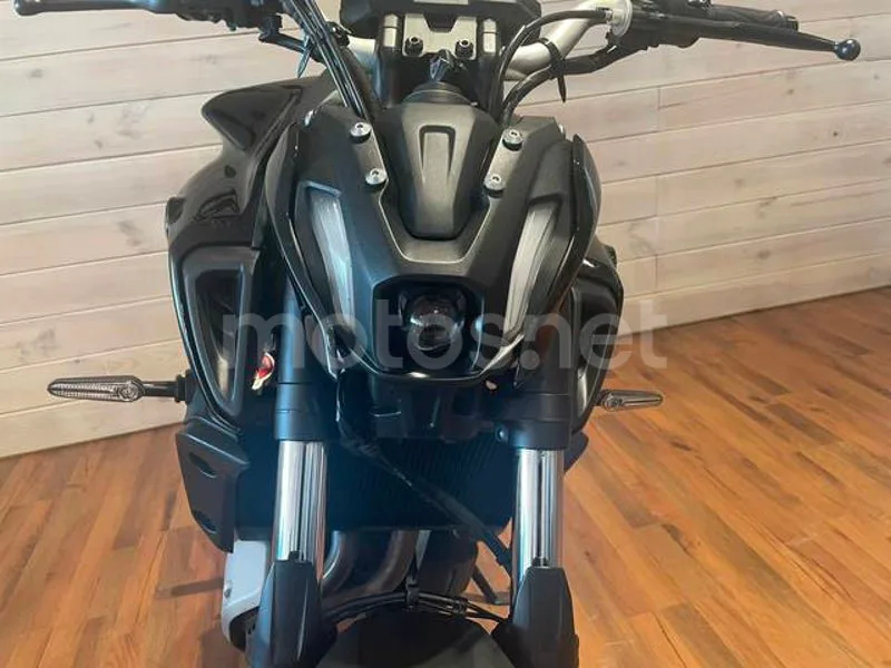 Yamaha MT-07 - Vista 10