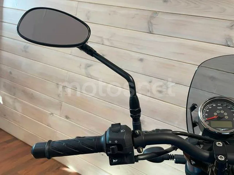 Moto Guzzi V7 II - Vista 11