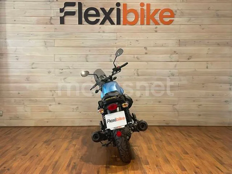 Moto Guzzi V7 II - Vista 5