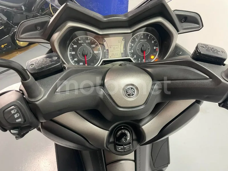 Yamaha XMAX 300 - Vista 12