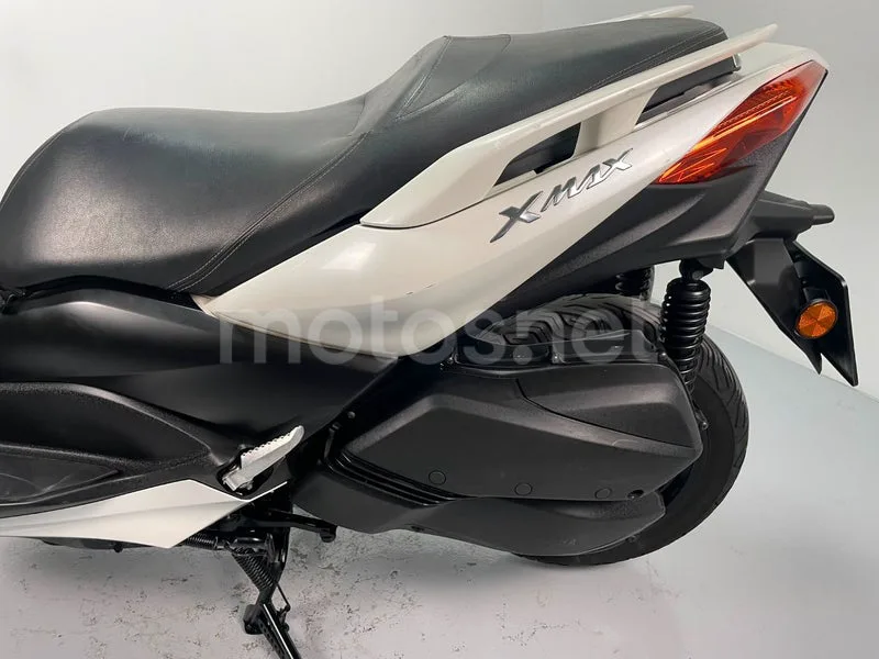 Yamaha XMAX 300 - Vista 14