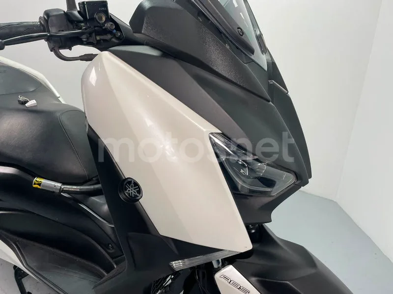 Yamaha XMAX 300 - Vista 15