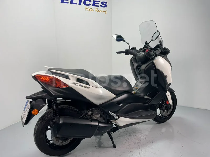 Yamaha XMAX 300 - Vista 16