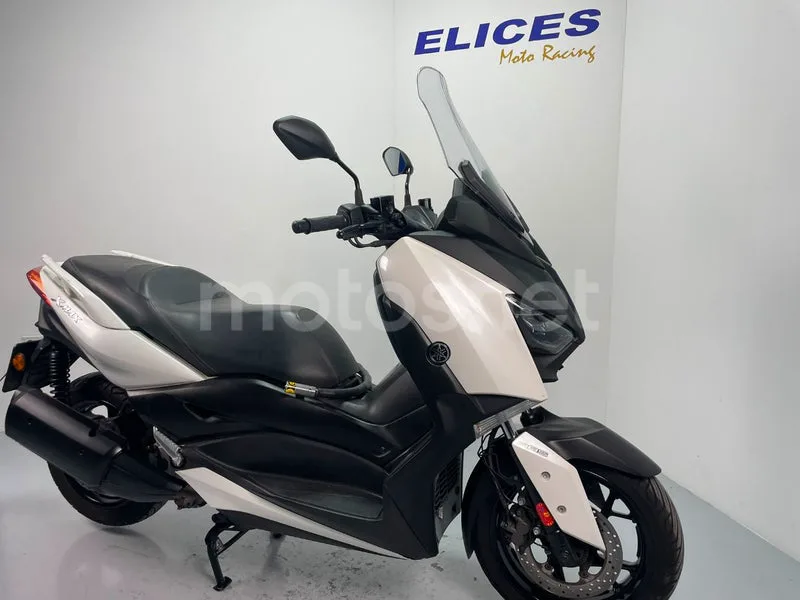 Yamaha XMAX 300 - Vista 18