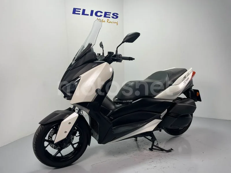 Yamaha XMAX 300 - Vista 3