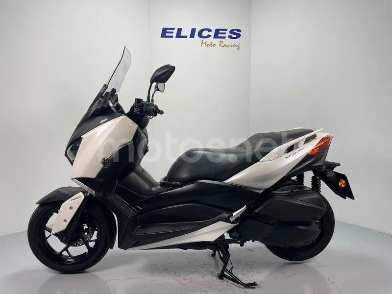 Yamaha XMAX 300 - Vista 4