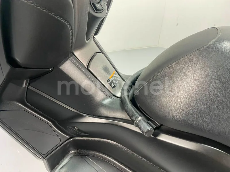 Yamaha XMAX 300 - Vista 6
