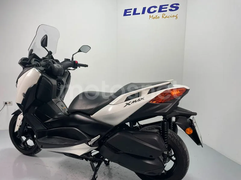 Yamaha XMAX 300 - Vista 7