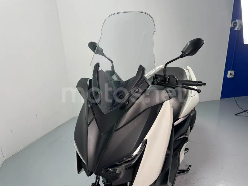 Yamaha XMAX 300 - Vista 8