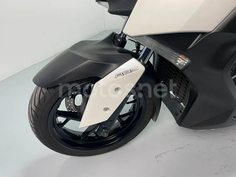 Yamaha XMAX 300 - Vista 9
