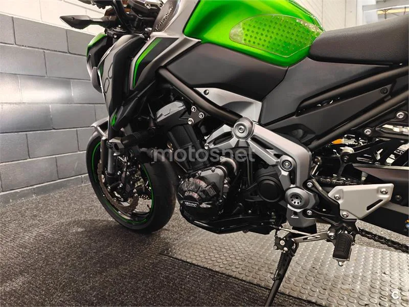 Kawasaki Z900 - Vista 12