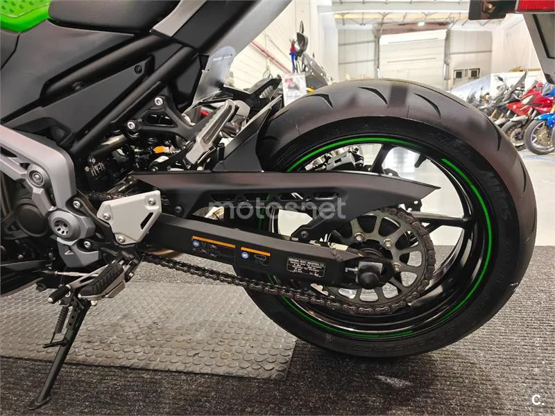 Kawasaki Z900 - Vista 13