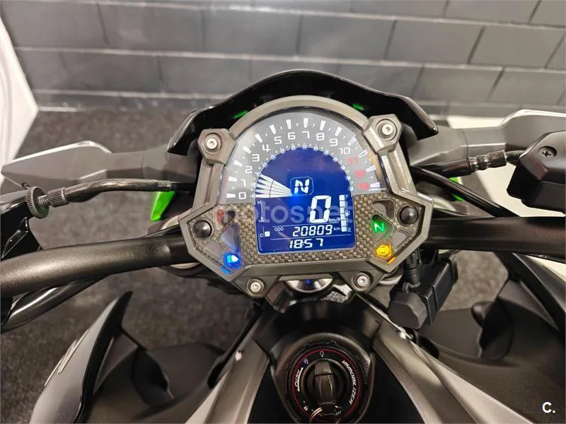 Kawasaki Z900 - Vista 8