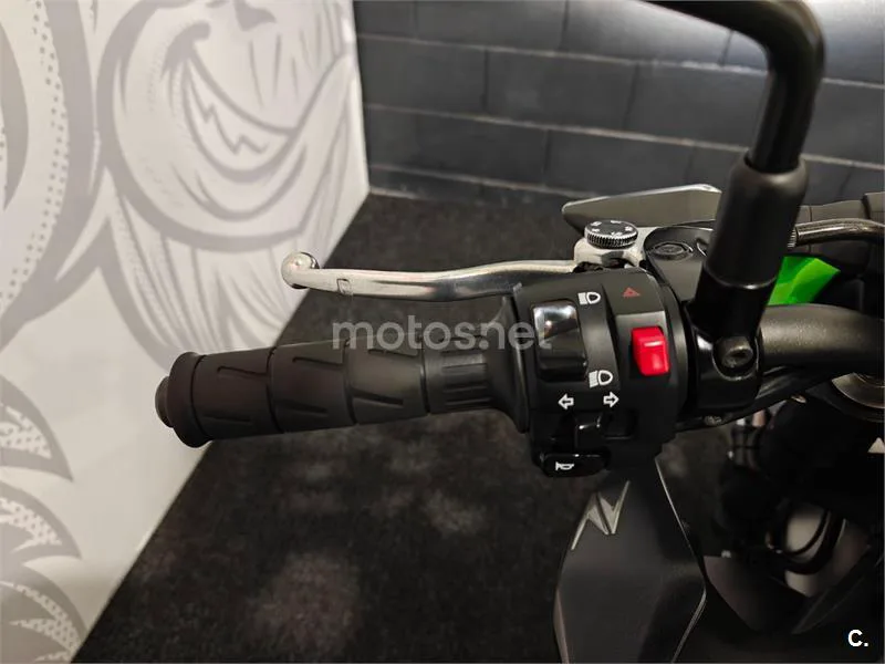 Kawasaki Z900 - Vista 9