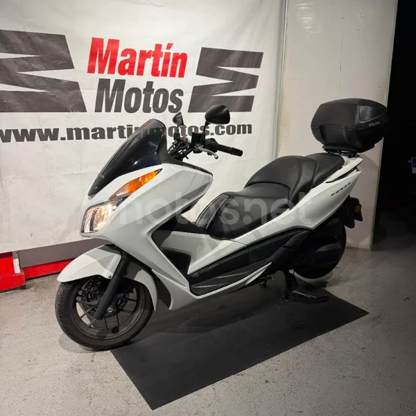 Honda Forza 300 - Vista 4
