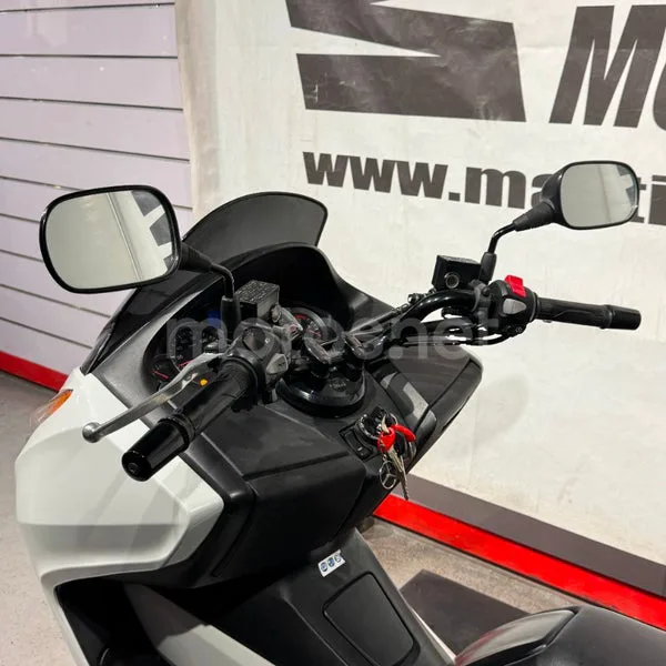 Honda Forza 300 - Vista 8