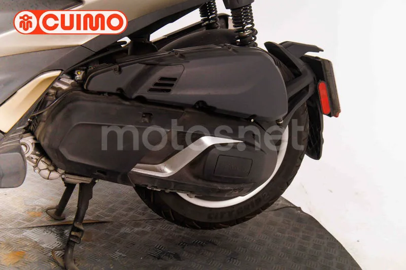 Piaggio Beverly 400 - Vista 23