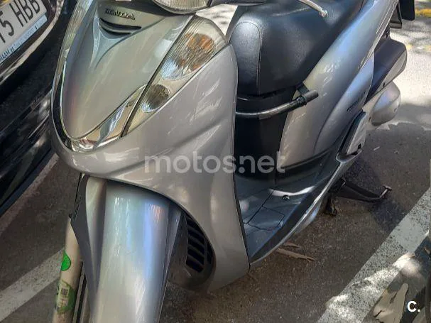 Honda SH300i - Vista 4