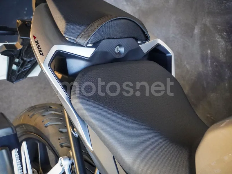 Honda CB750 Hornet - Vista 13