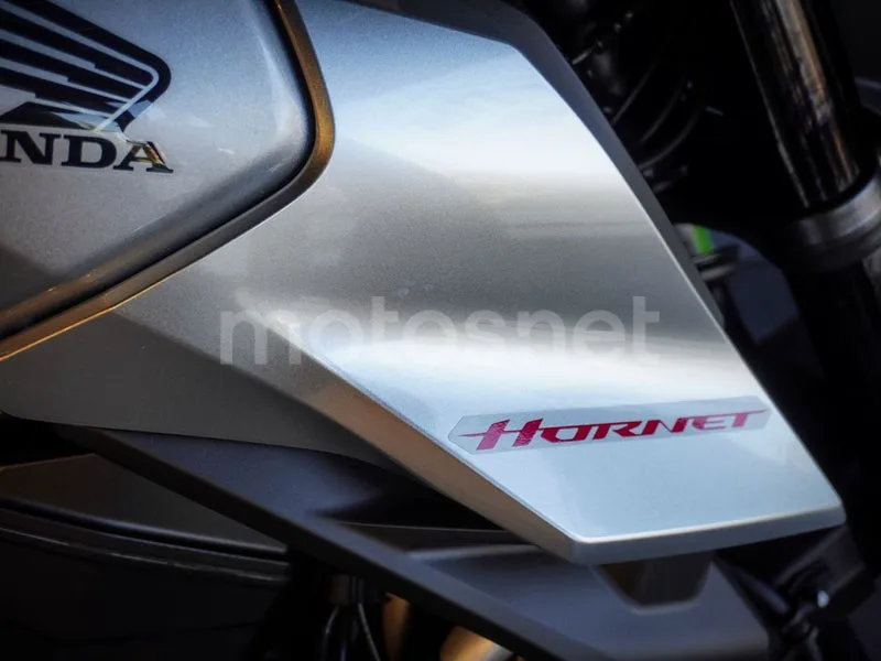 Honda CB750 Hornet - Vista 5